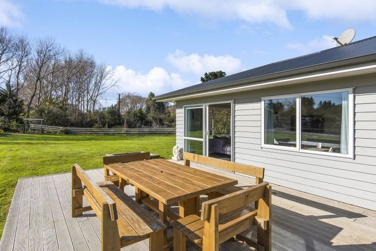 Photo of property in 105 Peka Peka Road, Peka Peka, Waikanae, 5391