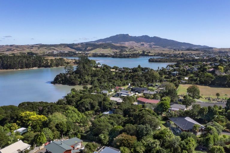 Photo of property in 20 East Street, Raglan, 3225