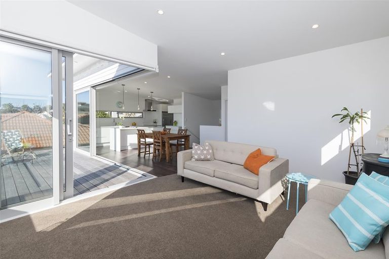 Photo of property in 42a The Esplanade, Eastern Beach, Auckland, 2012