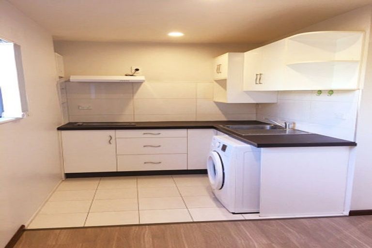 Photo of property in 64 Sunset Road, Unsworth Heights, Auckland, 0632