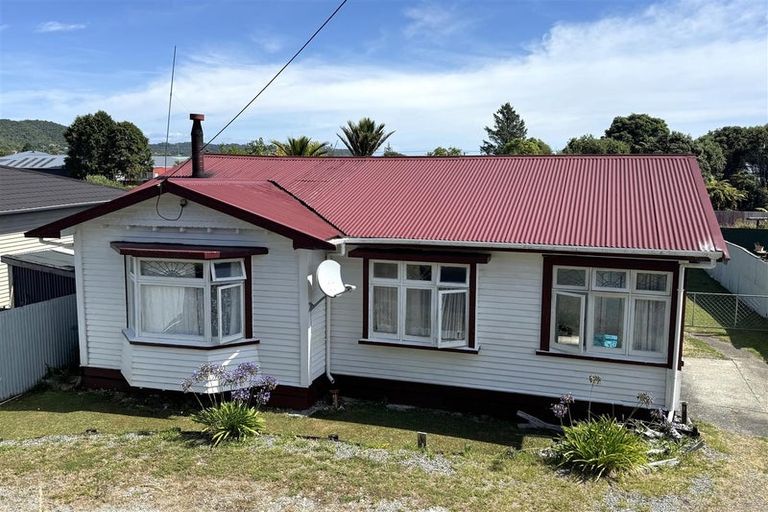 Photo of property in 10 Ashmore Avenue, Cobden, Greymouth, 7802