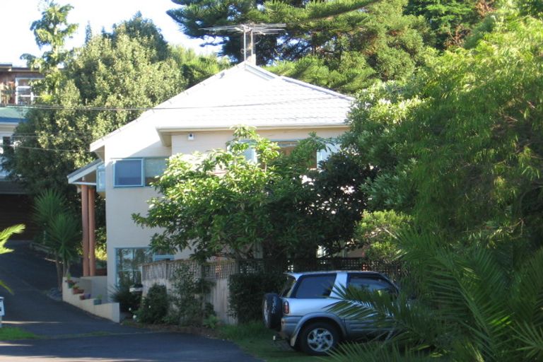 Photo of property in 2/602 Beach Road, Rothesay Bay, Auckland, 0630