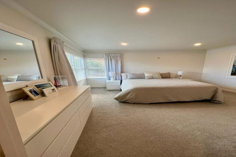 Photo of property in 2/32a Howard Road, Northcote, Auckland, 0627