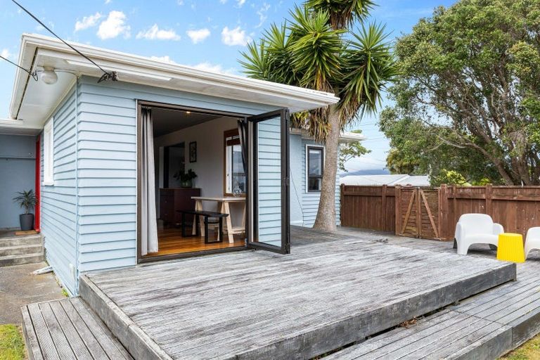 Photo of property in 13 York Crescent, Westown, New Plymouth, 4310