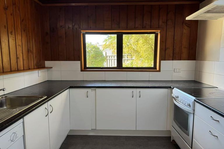 Photo of property in 572 Beach Road, Rothesay Bay, Auckland, 0630