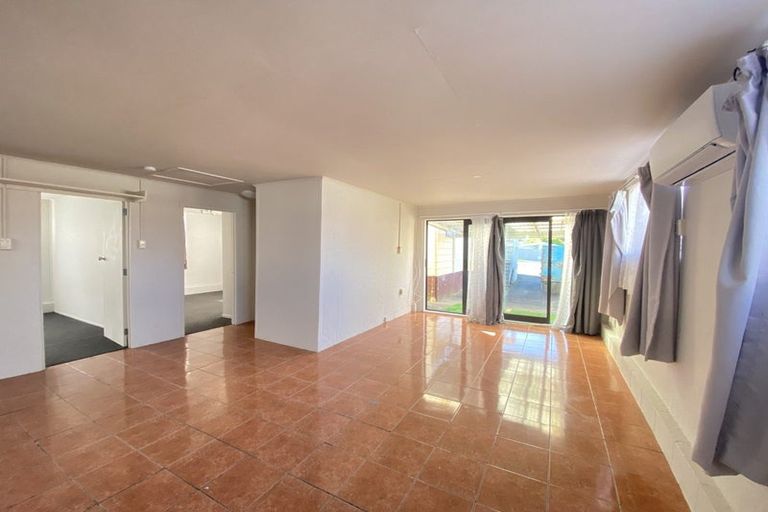 Photo of property in 8 Sabot Place, Massey, Auckland, 0614