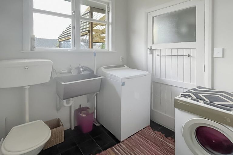 Photo of property in 27 Knowles Street, Terrace End, Palmerston North, 4410