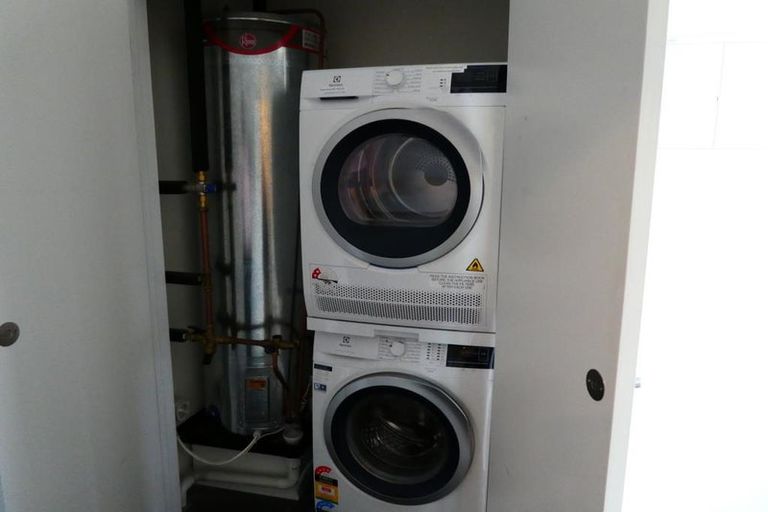 Photo of property in Pinnacle On Victoria, 1006/160 Victoria Street, Te Aro, Wellington, 6011