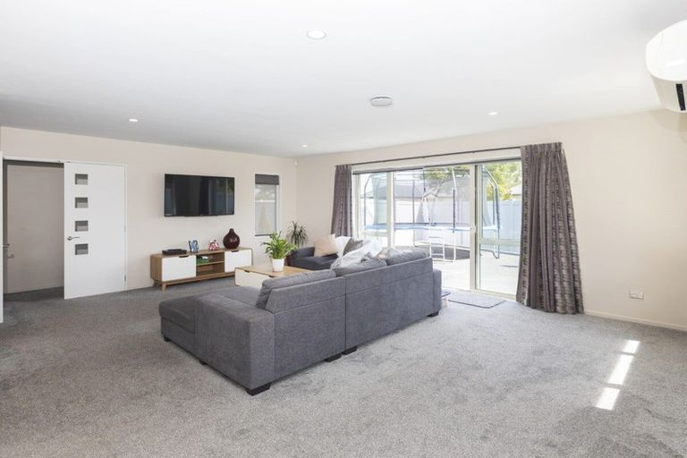 Photo of property in 6 Little Oaks Drive, Yaldhurst, Christchurch, 8042