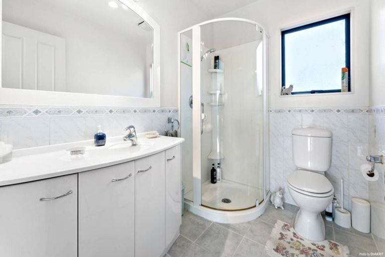 Photo of property in 16 Sunny Crescent, Huapai, Kumeu, 0810