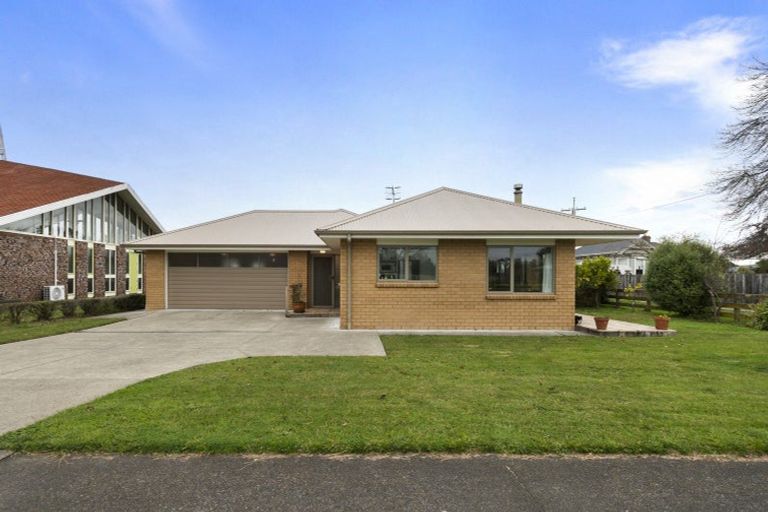 Photo of property in 17 Johnson Street, Bulls, 4818