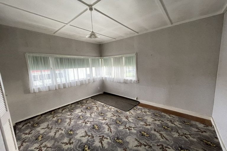 Photo of property in 96 Beach Haven Road, Beach Haven, Auckland, 0626