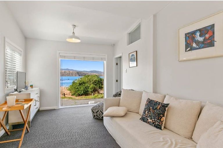 Photo of property in 106 Breaker Bay Road, Breaker Bay, Wellington, 6022