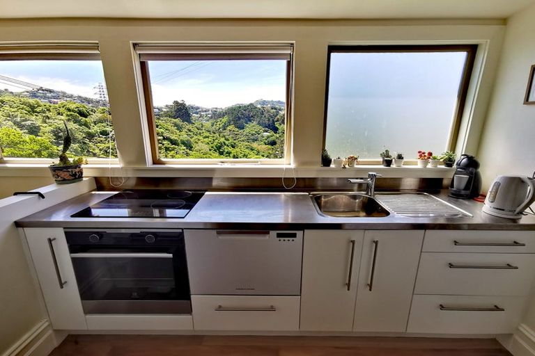 Photo of property in 77 Durham Street, Brooklyn, Wellington, 6021