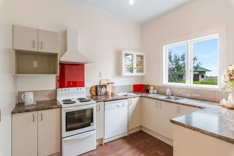 Photo of property in 435 Tararua Road, Levin, 5571