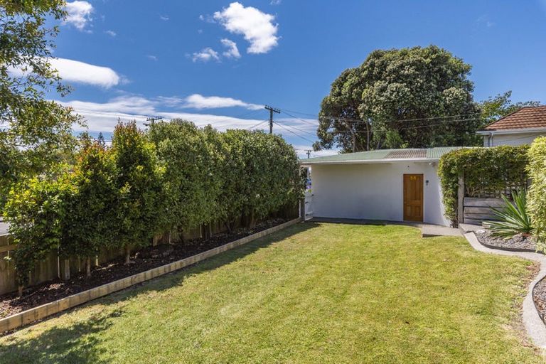 Photo of property in 16 Francis Road, Paraparaumu Beach, Paraparaumu, 5032