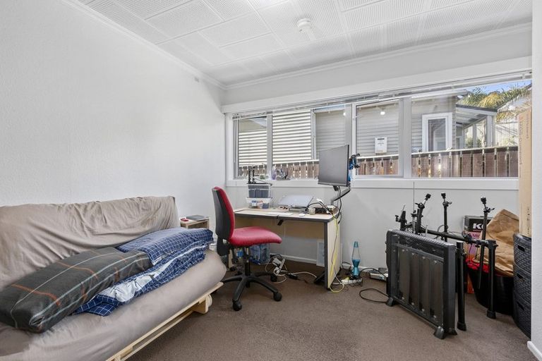 Photo of property in Victoria Court, 4/4 Queen Street, Mount Victoria, Wellington, 6011