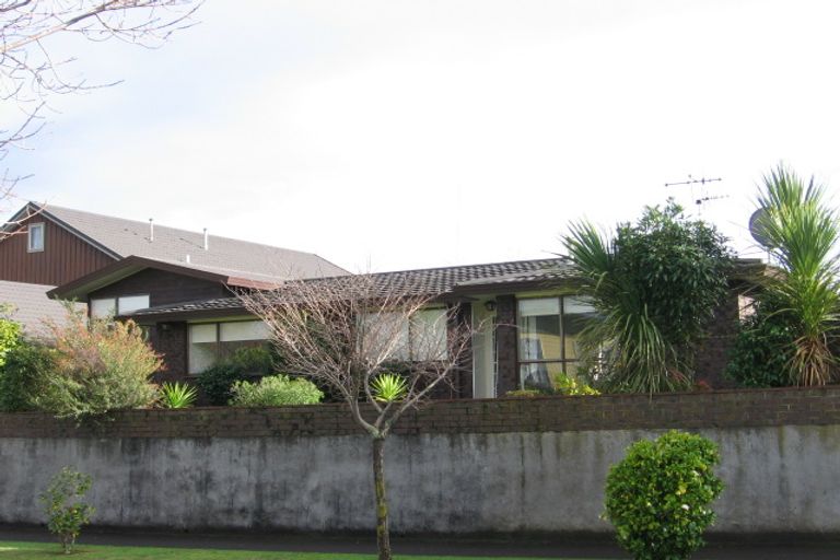 Photo of property in 4 Redwood Grove, Hokowhitu, Palmerston North, 4410