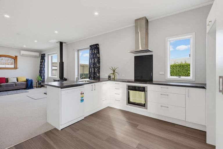 Photo of property in 30 Mccaughan Street, Browns, Winton, 9781