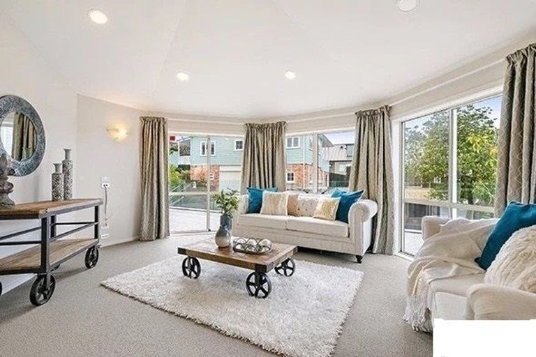 Photo of property in 1/3 Prospect Terrace, Milford, Auckland, 0620