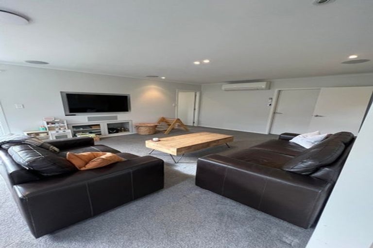 Photo of property in 69 Dunedin Street, Redwood, Christchurch, 8051