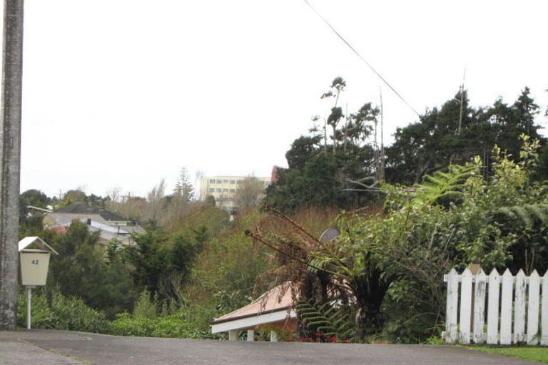 Photo of property in 42 Omata Road, Marfell, New Plymouth, 4310