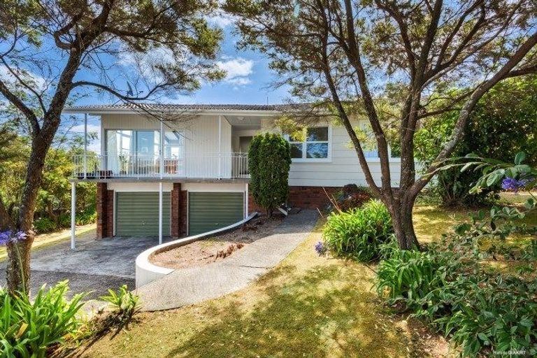 Photo of property in 7 Chelsea View Drive, Chatswood, Auckland, 0626