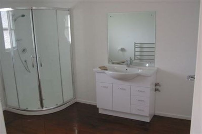 Photo of property in 3/19 Lake Pupuke Drive, Takapuna, Auckland, 0622