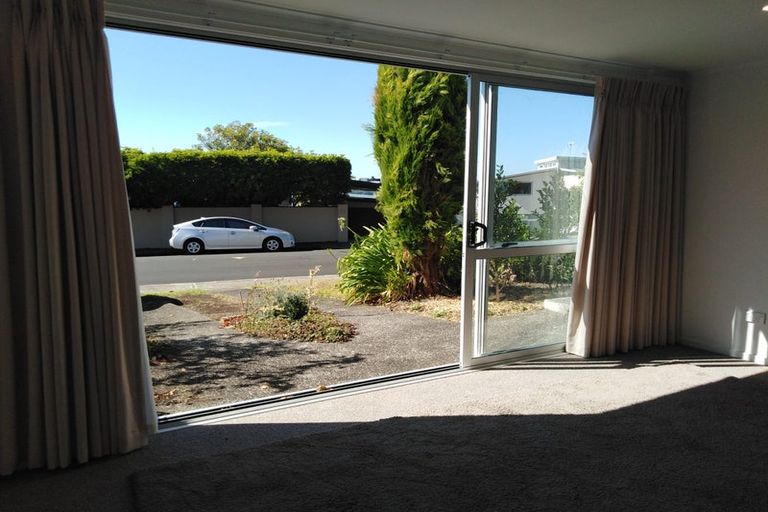 Photo of property in 1/34 Sylvan Avenue, Milford, Auckland, 0620