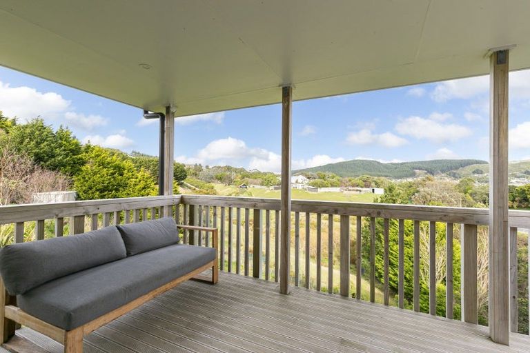 Photo of property in 32 Mervyn Kemp Drive, Tawa, Wellington, 5028