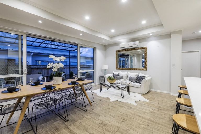 Photo of property in 17 Aporo Drive, Kumeu, 0810