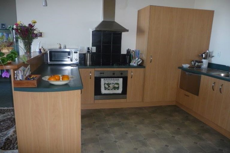 Photo of property in Stadium Garden Flats, 211/107 Thorndon Quay, Pipitea, Wellington, 6011