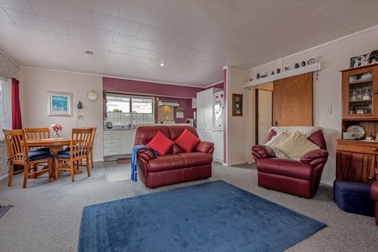 Photo of property in 25 Colonial Place, Kelvin Grove, Palmerston North, 4414