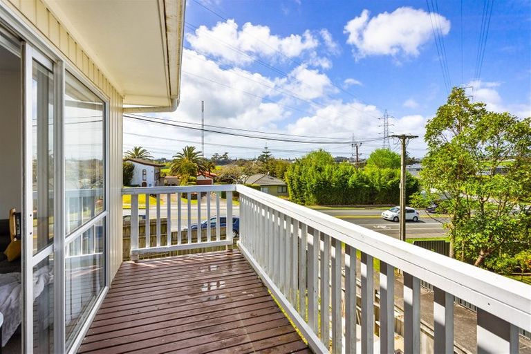 Photo of property in 1/323 Triangle Road, Massey, Auckland, 0614