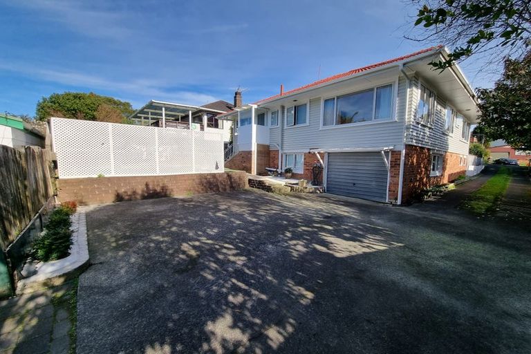 Photo of property in 2/3 Aorangi Place, Birkenhead, Auckland, 0626