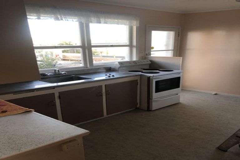 Photo of property in 10 Stanley Avenue, Milford, Auckland, 0620