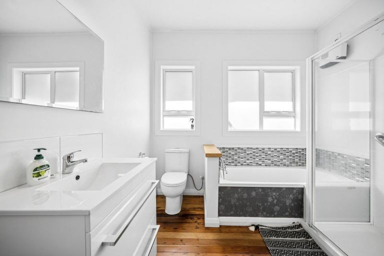 Photo of property in 19 Handyside Street, Tawa, Wellington, 5028