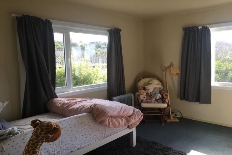 Photo of property in 2/10a Penning Road, Castor Bay, Auckland, 0620