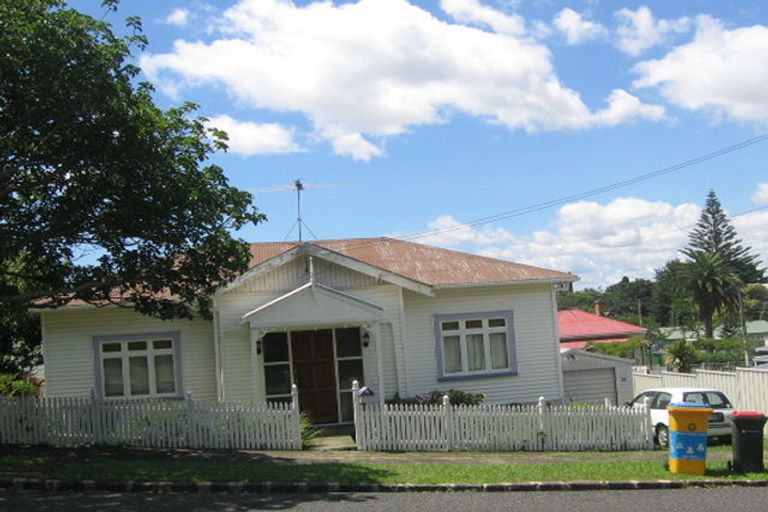 Photo of property in 51 Hill Street, Onehunga, Auckland, 1061