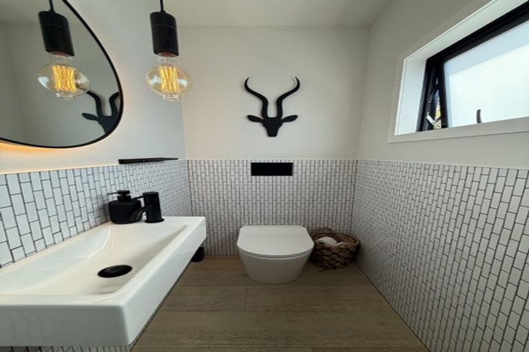 Photo of property in 31 Oakpark Place, West Harbour, Auckland, 0618