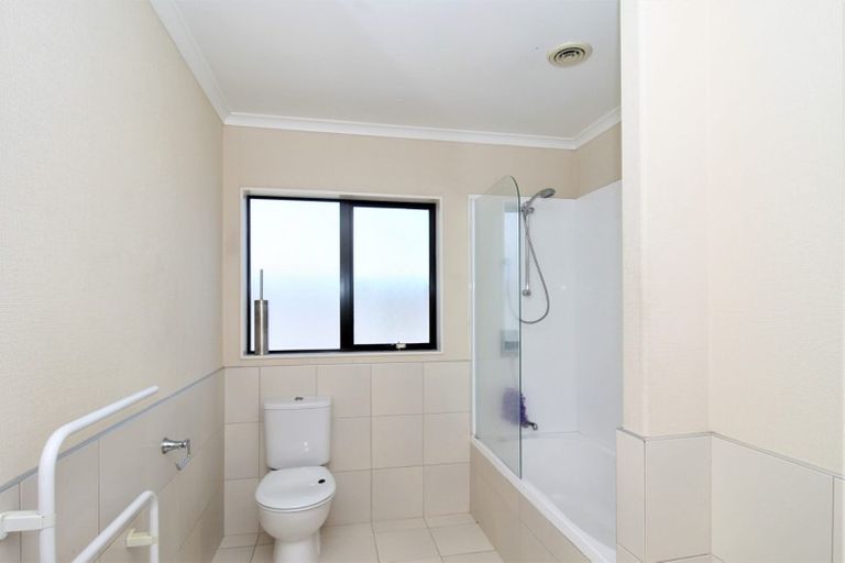 Photo of property in 15 Foxlaw Street, Randwick Park, Auckland, 2105
