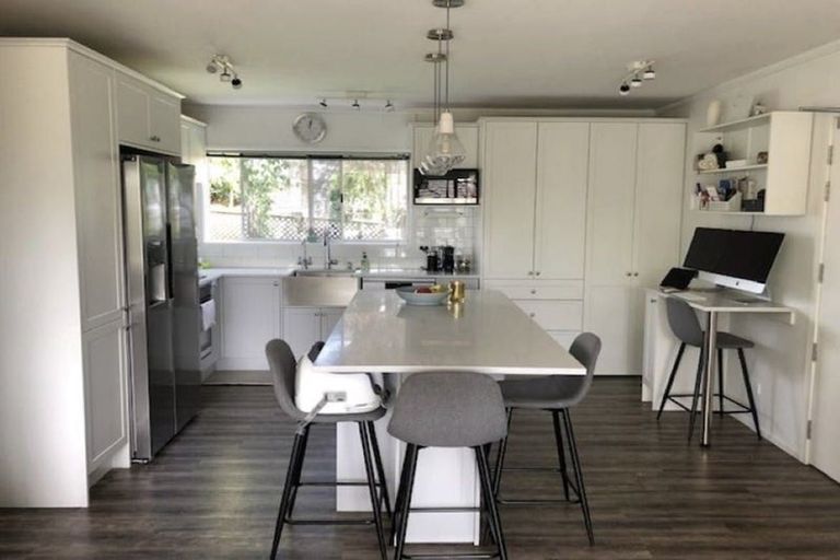 Photo of property in 1/34 Uxbridge Road, Mellons Bay, Auckland, 2014