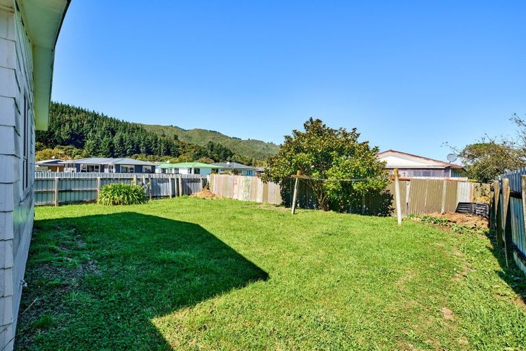 Photo of property in 1 Weymouth Grove, Wainuiomata, Lower Hutt, 5014