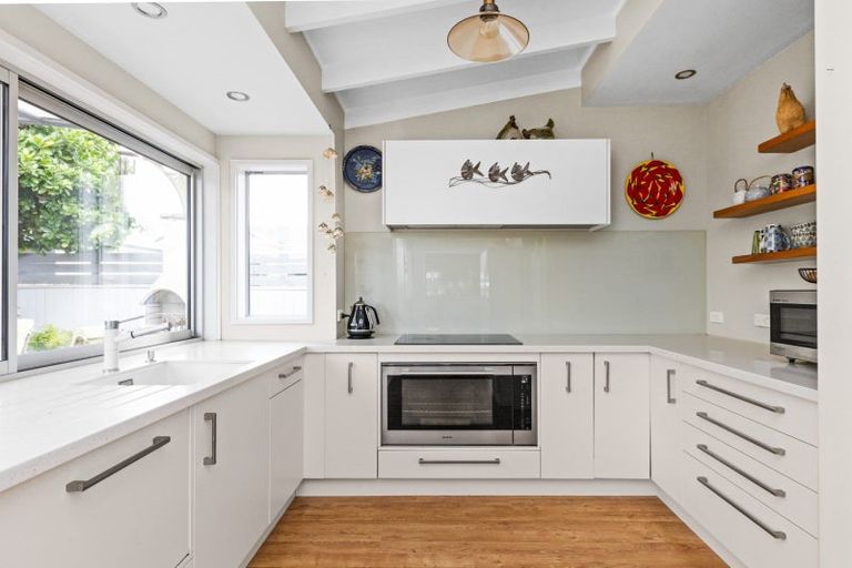 Photo of property in 11 Bowling Road, Greenmeadows, Napier, 4112