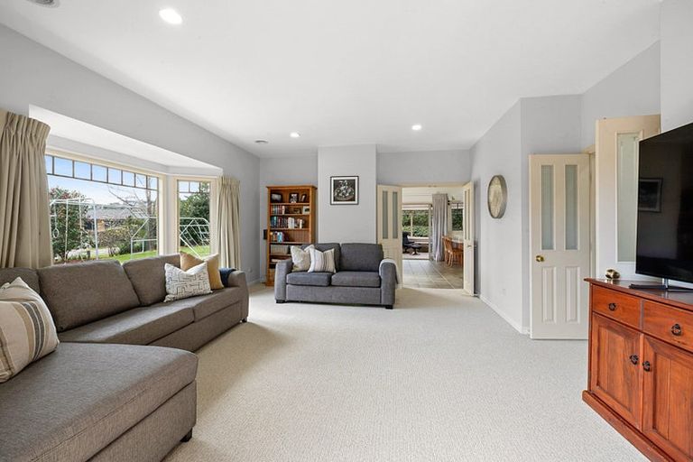 Photo of property in 26 Shelter Grove, Frankleigh Park, New Plymouth, 4310