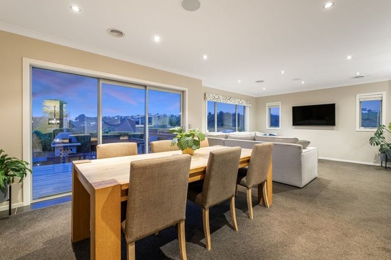 Photo of property in 17 Dusky Crescent, Aotea, Porirua, 5024