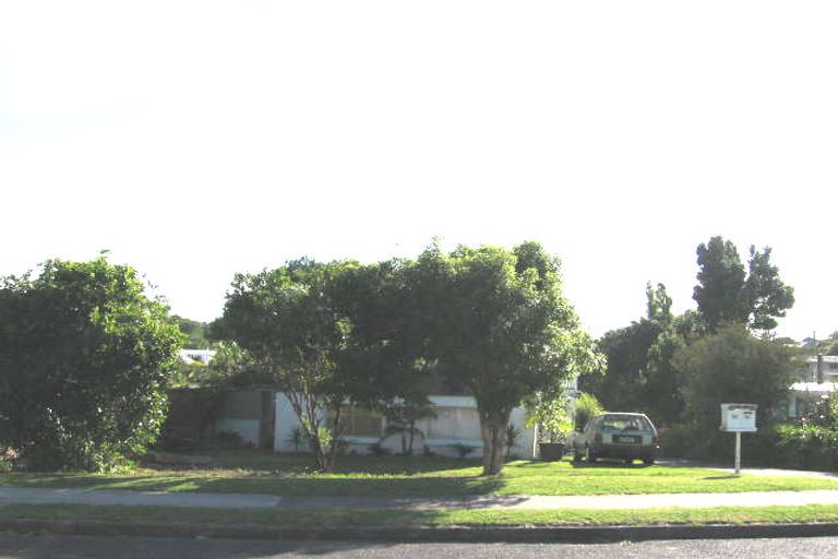 Photo of property in 2/3 Salem Place, Torbay, Auckland, 0630
