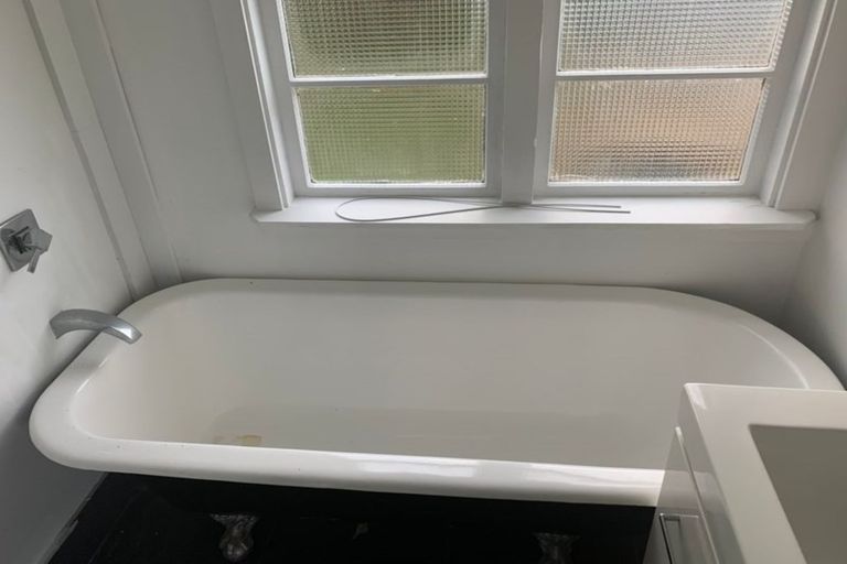 Photo of property in 2/36 Masterton Road, Rothesay Bay, Auckland, 0630