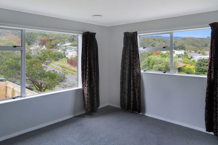 Photo of property in 118 Norana Road, Timberlea, Upper Hutt, 5018
