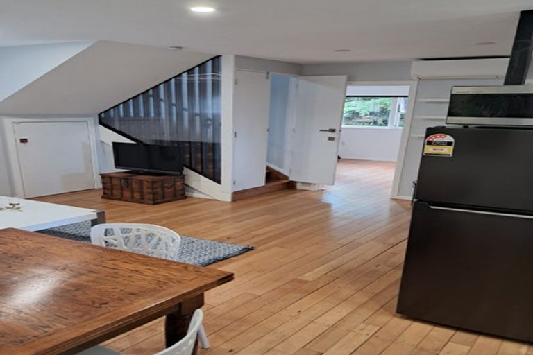 Photo of property in 352 Titirangi Road, Titirangi, Auckland, 0604